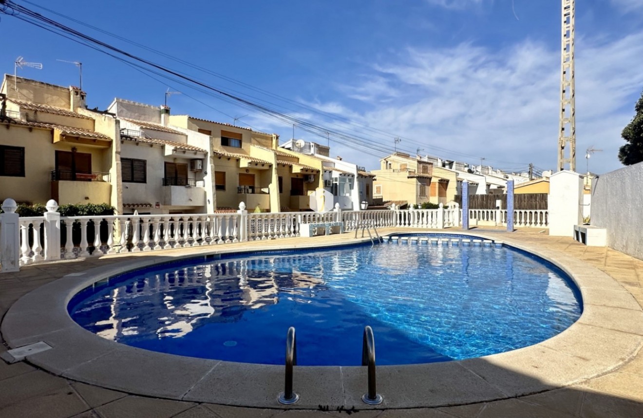 Resale - Chalet -
Torrevieja - Costa Blanca