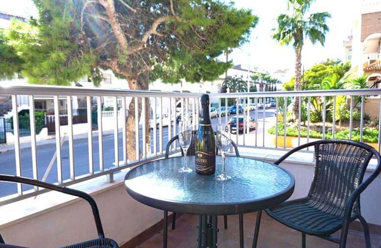 Resale - Apartment / flat -
Punta Prima - Costa Blanca