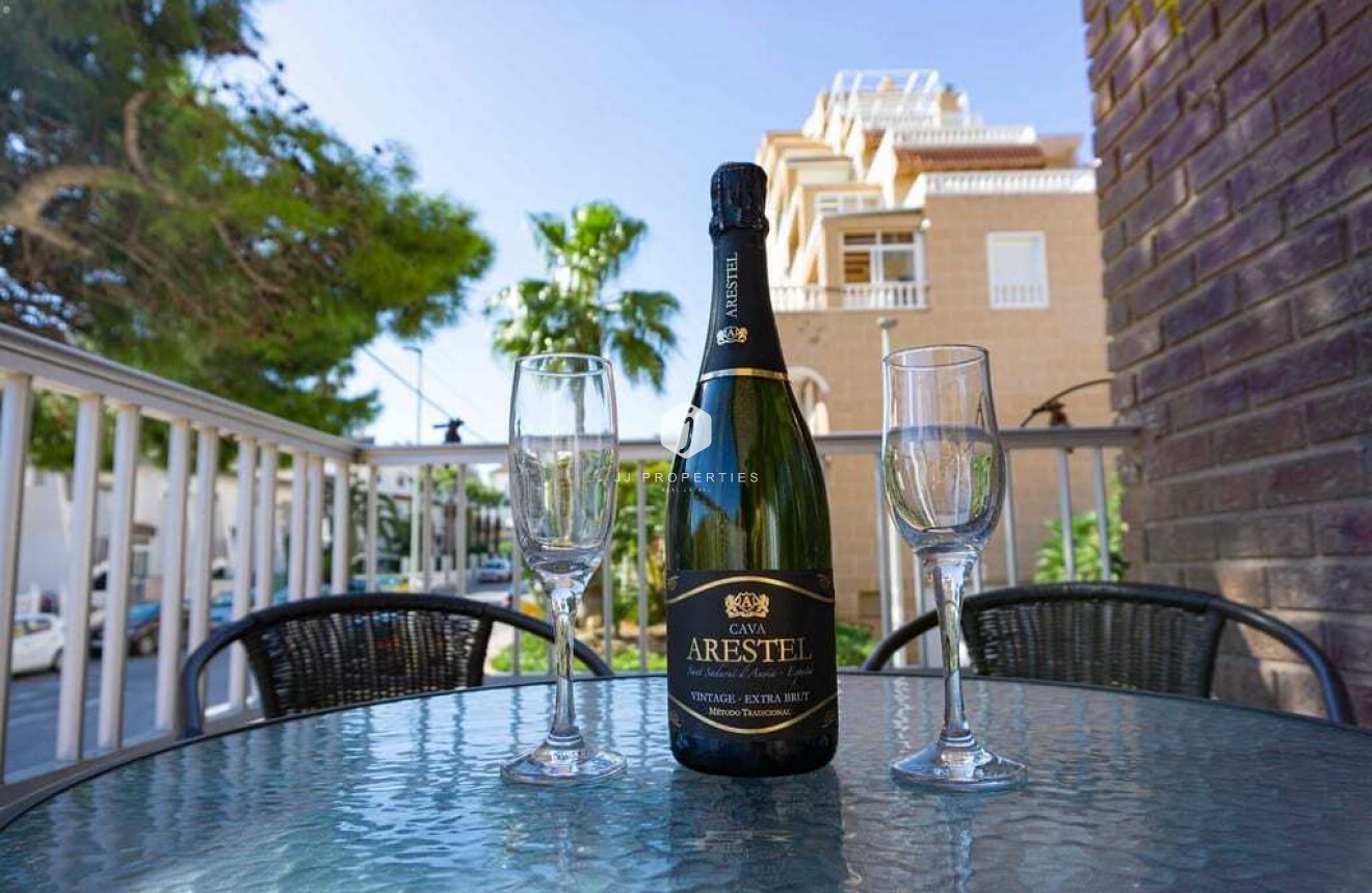 Resale - Apartment / flat -
Punta Prima - Costa Blanca