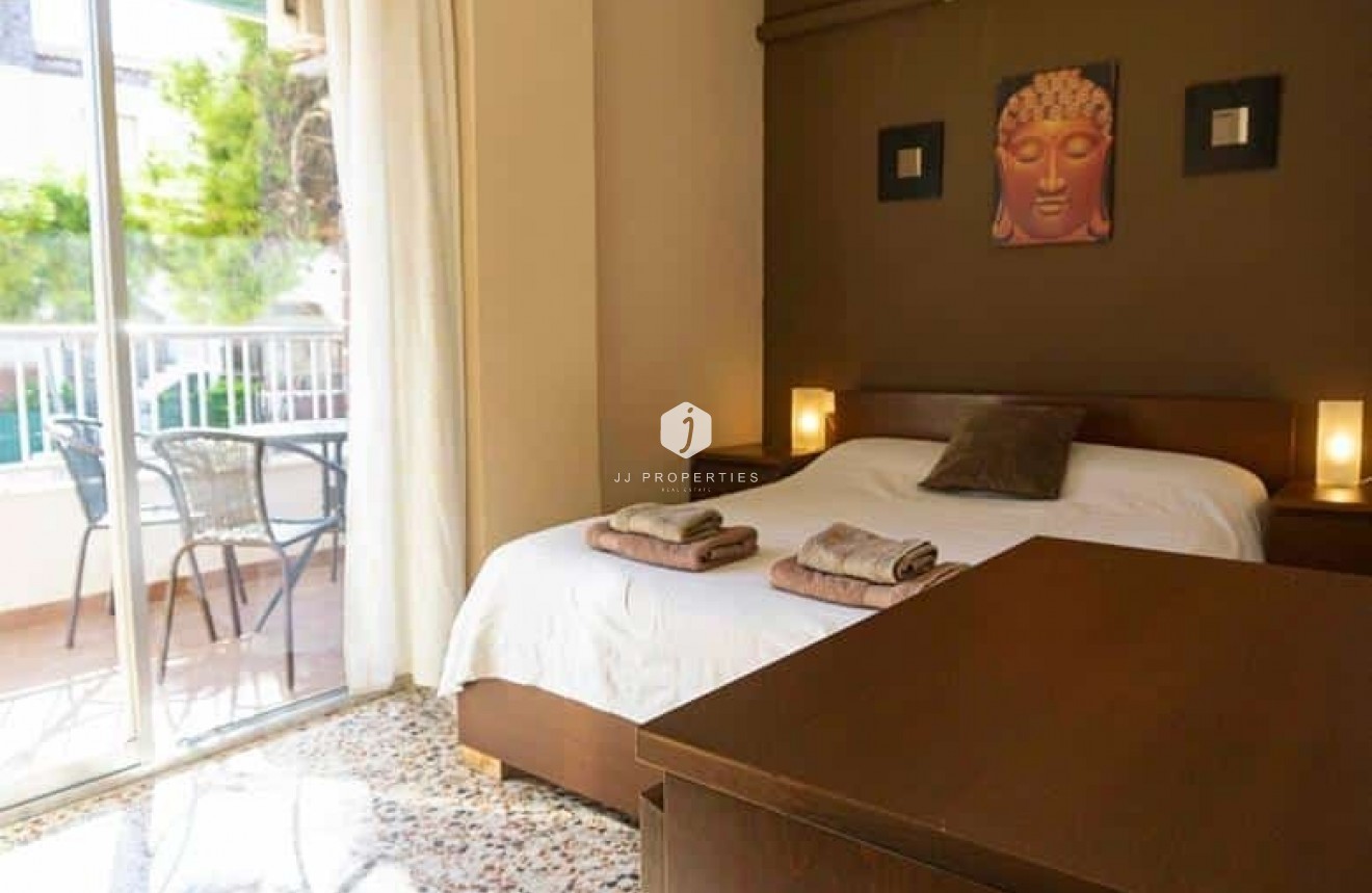 Resale - Apartment / flat -
Punta Prima - Costa Blanca