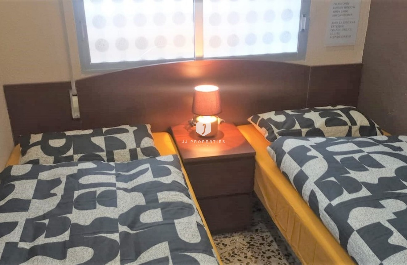 Resale - Apartment / flat -
Punta Prima - Costa Blanca