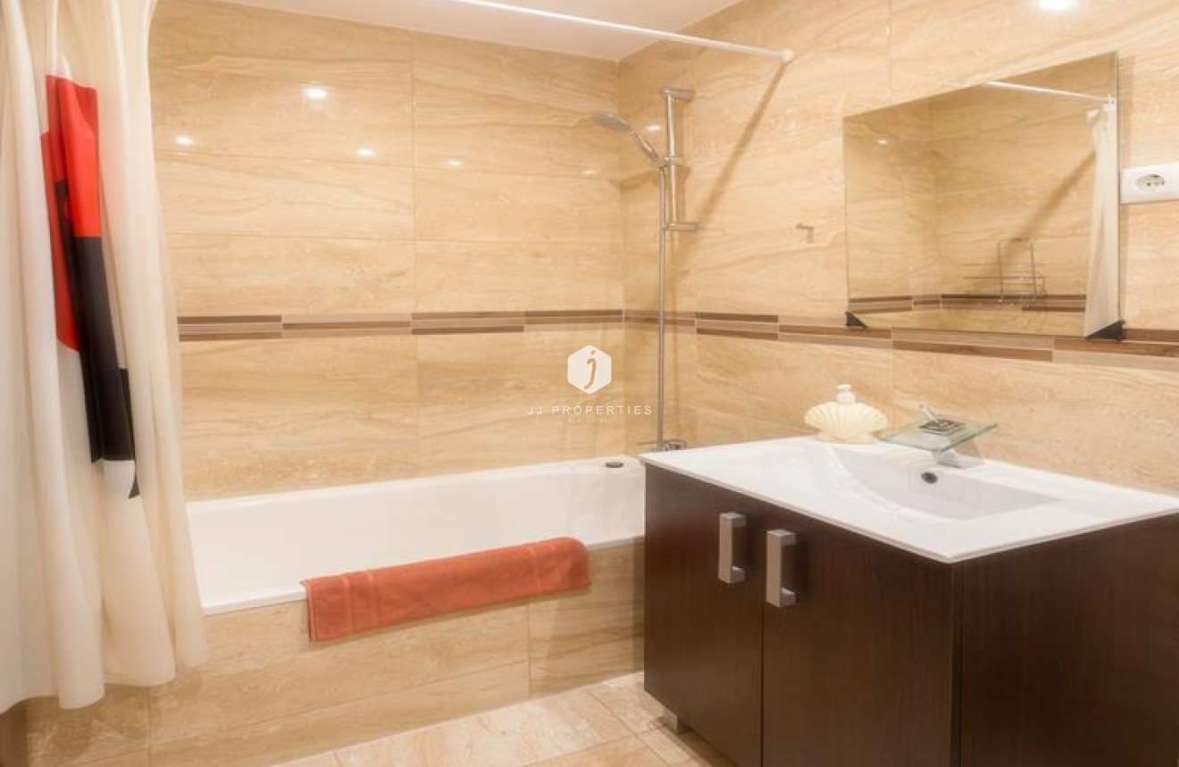 Resale - Apartment / flat -
Punta Prima - Costa Blanca