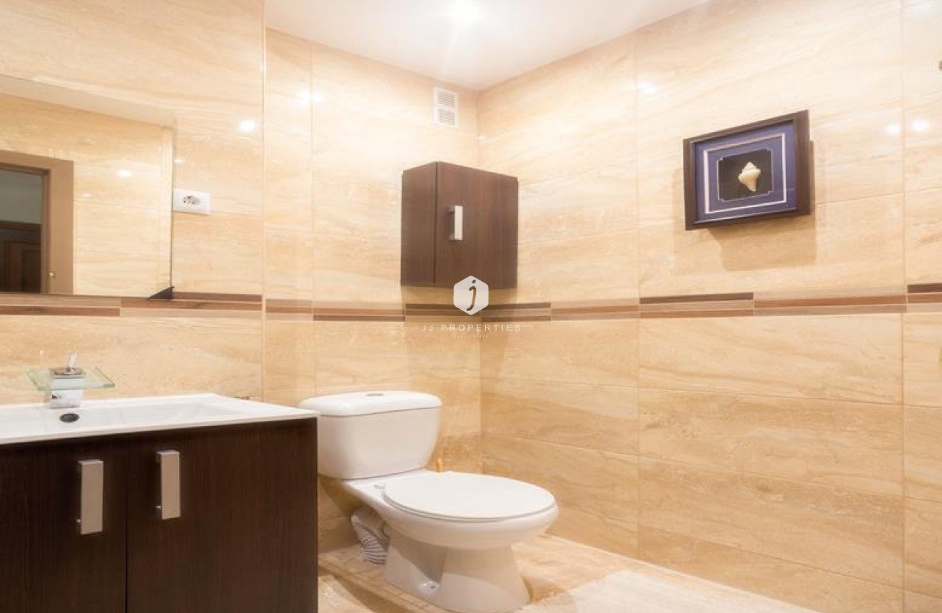 Resale - Apartment / flat -
Punta Prima - Costa Blanca