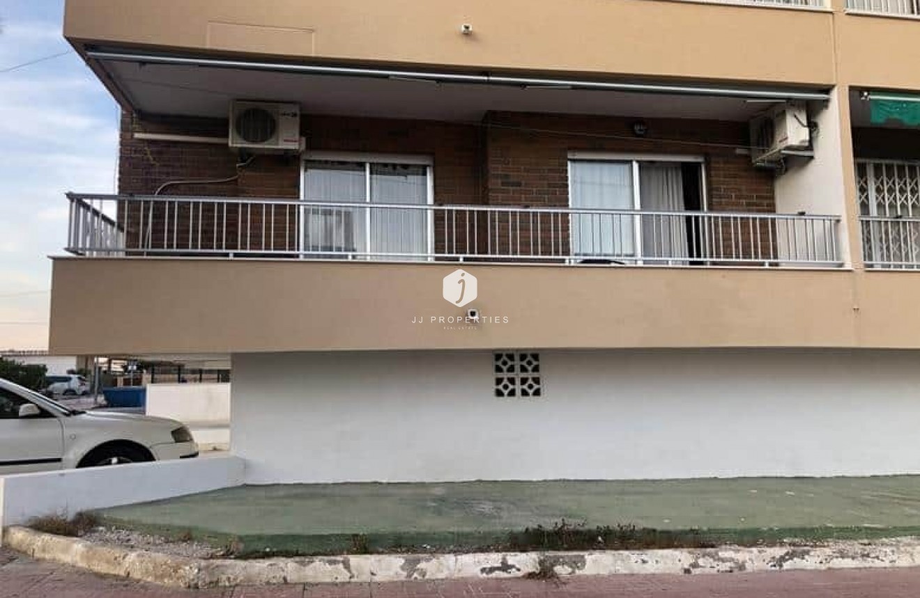 Resale - Apartment / flat -
Punta Prima - Costa Blanca