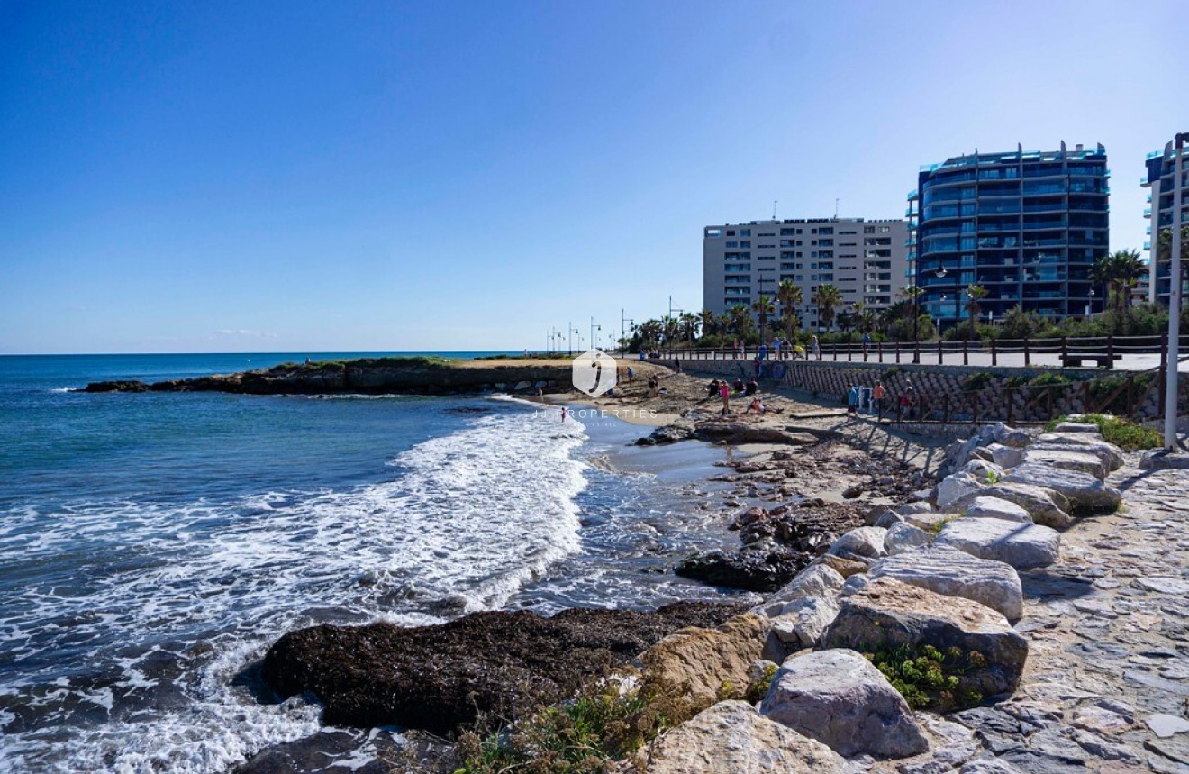 Resale - Apartment / flat -
Punta Prima - Costa Blanca