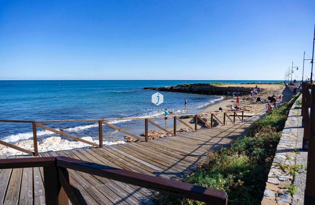 Resale - Apartment / flat -
Punta Prima - Costa Blanca