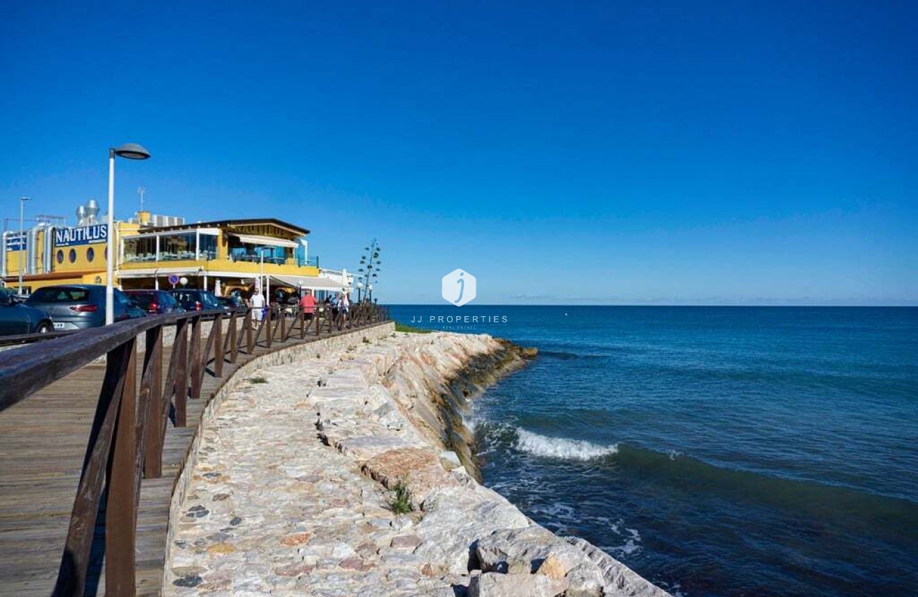 Resale - Apartment / flat -
Punta Prima - Costa Blanca