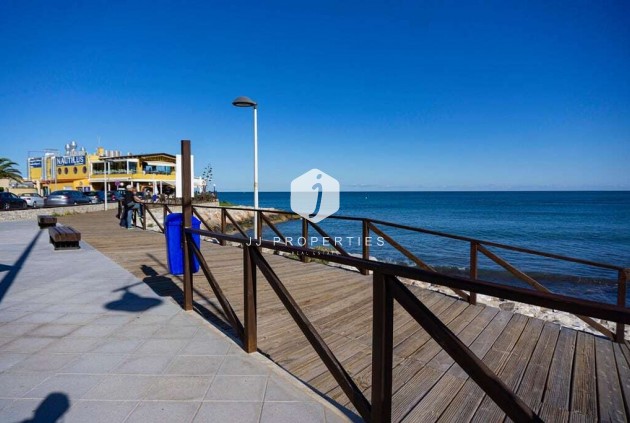 Resale - Apartment / flat -
Punta Prima - Costa Blanca