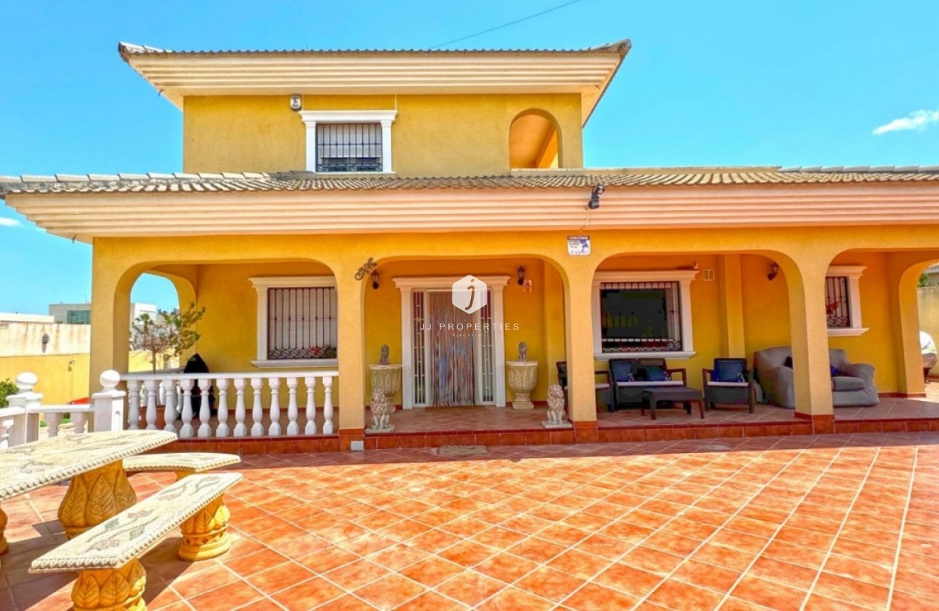 Resale - Villa -
Torrevieja - Los Balcones