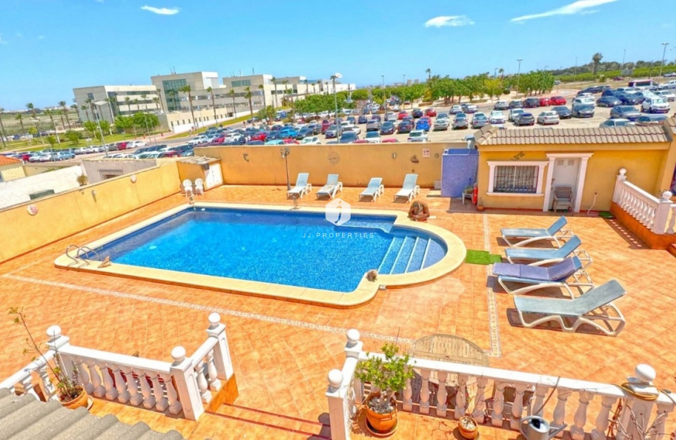 Resale - Villa -
Torrevieja - Los Balcones