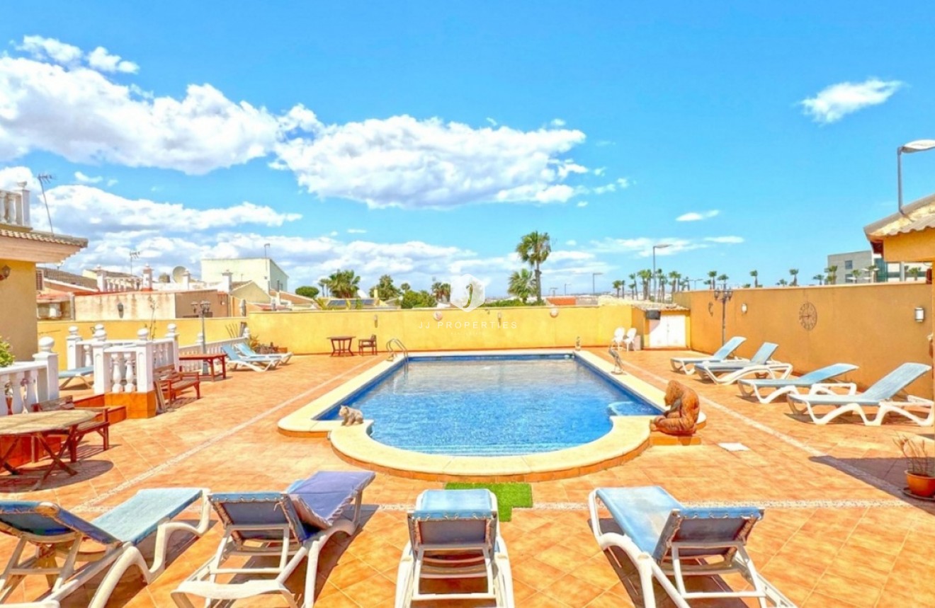 Resale - Villa -
Torrevieja - Los Balcones