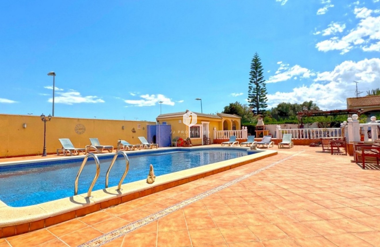 Resale - Villa -
Torrevieja - Los Balcones