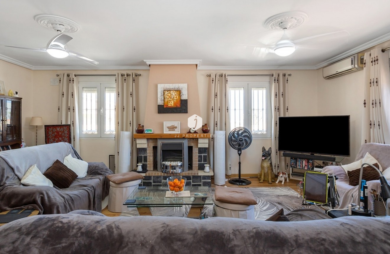 Resale - Villa -
Torrevieja - Los Balcones