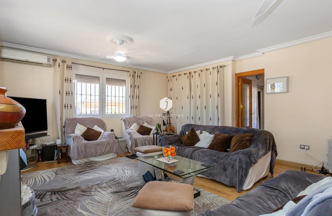 Resale - Villa -
Torrevieja - Los Balcones