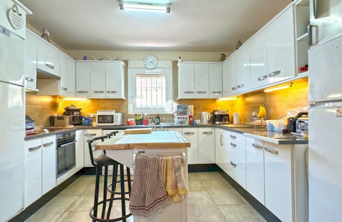 Resale - Villa -
Torrevieja - Los Balcones