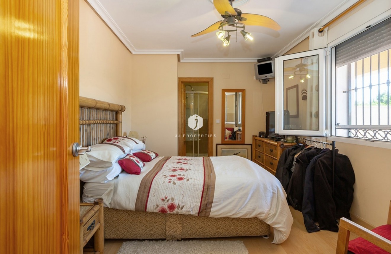 Resale - Villa -
Torrevieja - Los Balcones