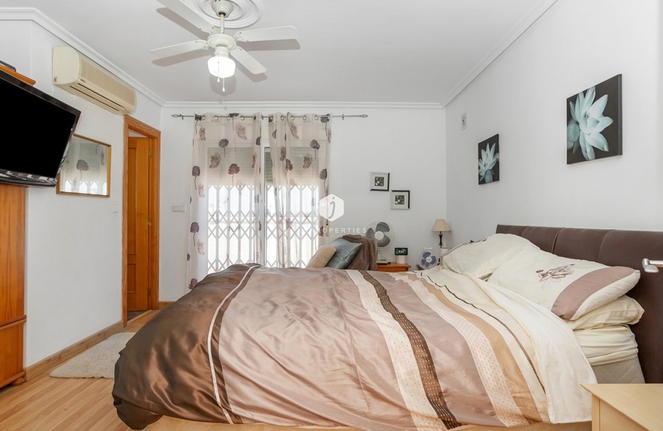 Resale - Villa -
Torrevieja - Los Balcones