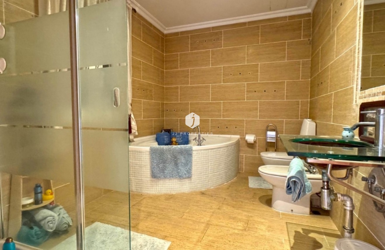 Resale - Villa -
Torrevieja - Los Balcones