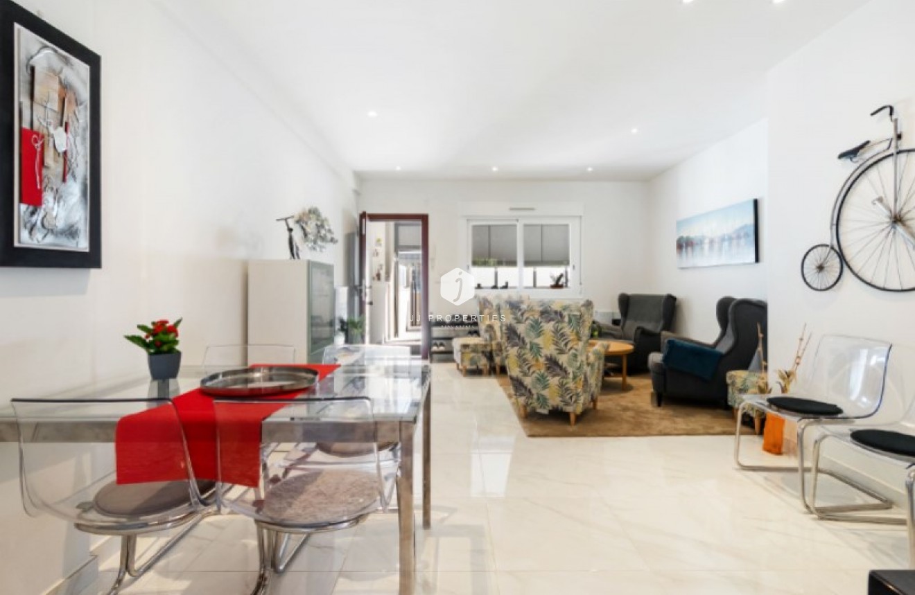 Resale - Apartment / flat -
Torrevieja - Costa Blanca