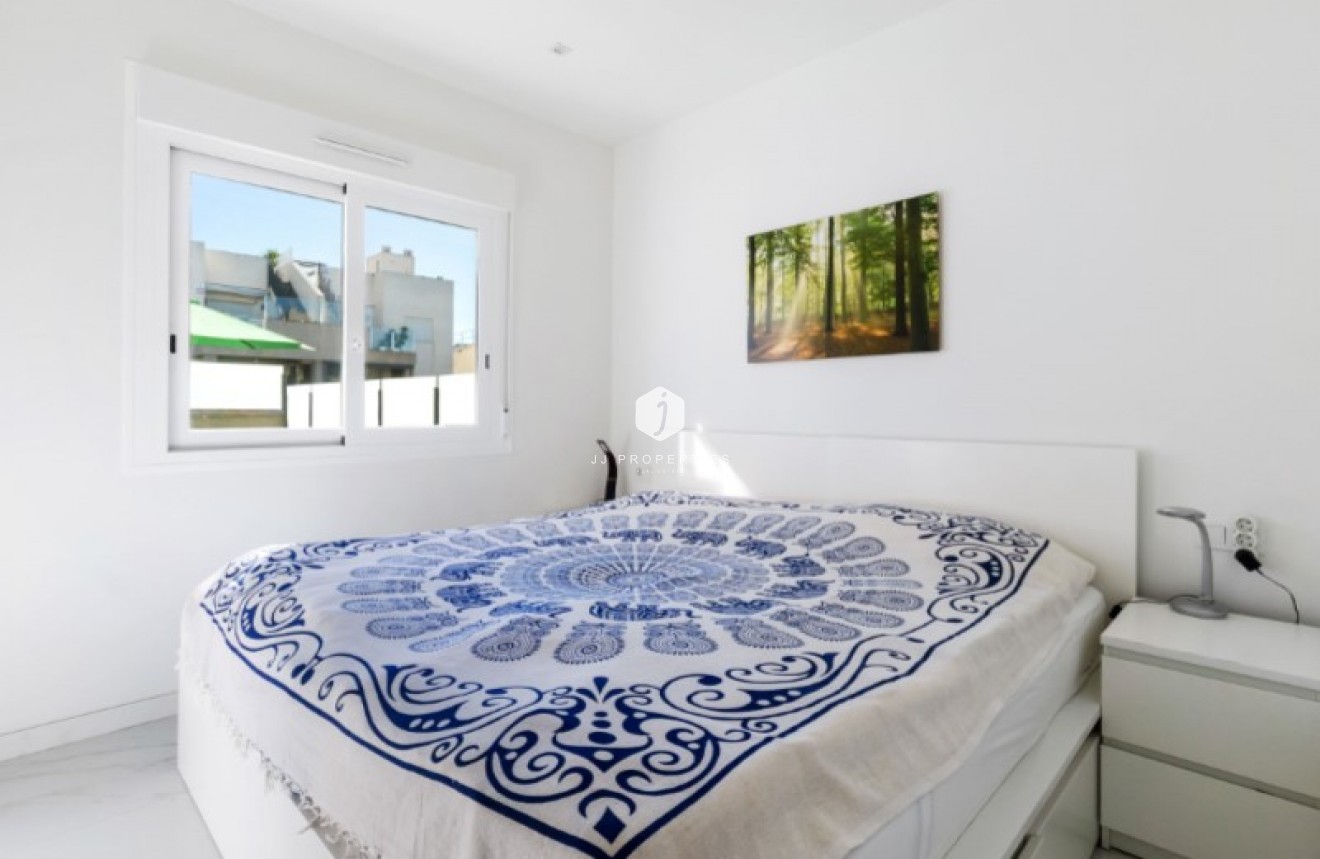 Resale - Apartment / flat -
Torrevieja - Costa Blanca