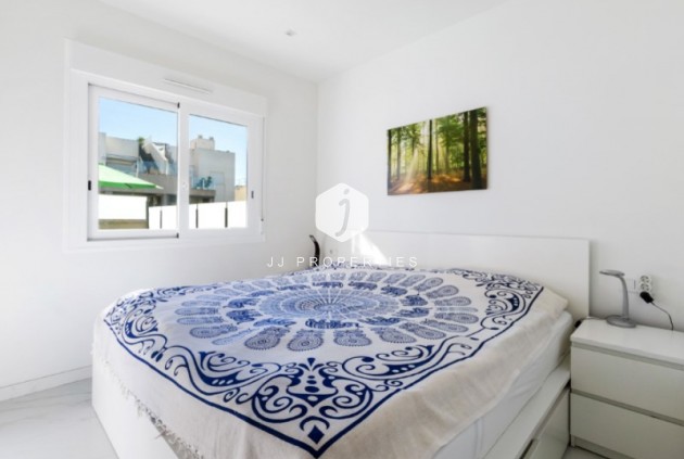 Resale - Apartment / flat -
Torrevieja - Costa Blanca