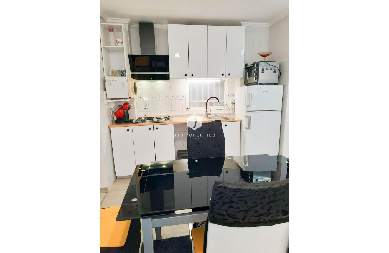 Resale - Apartment / flat -
Torrevieja - Centro