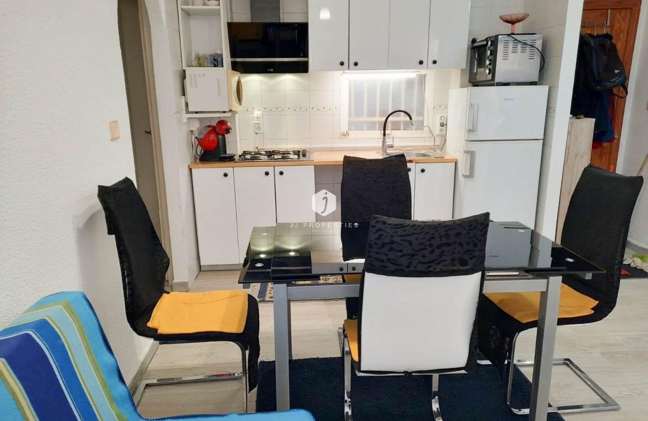 Resale - Apartment / flat -
Torrevieja - Centro