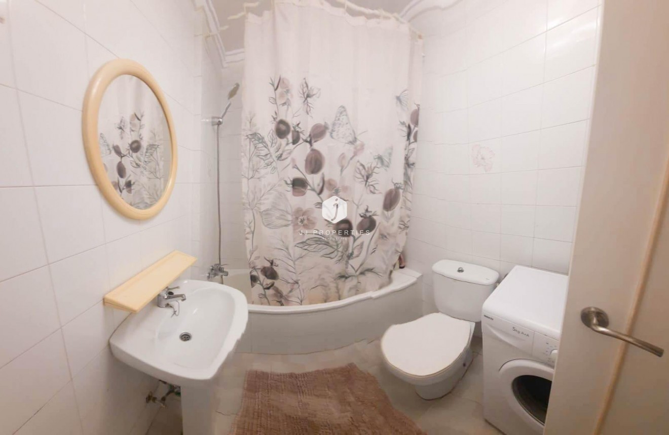 Resale - Apartment / flat -
Torrevieja - Centro