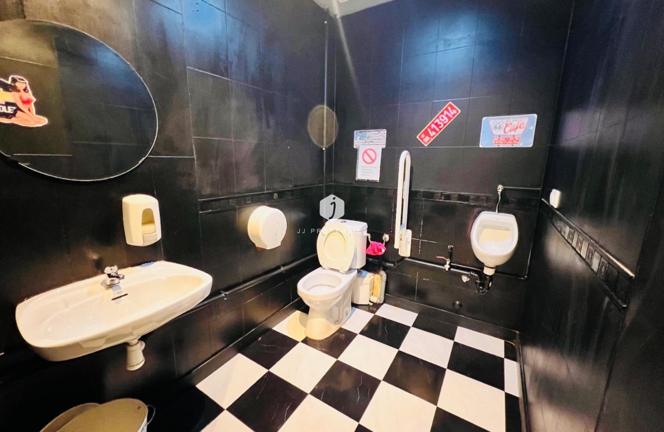 Resale - Commercial -
Torrevieja - Playa del cura