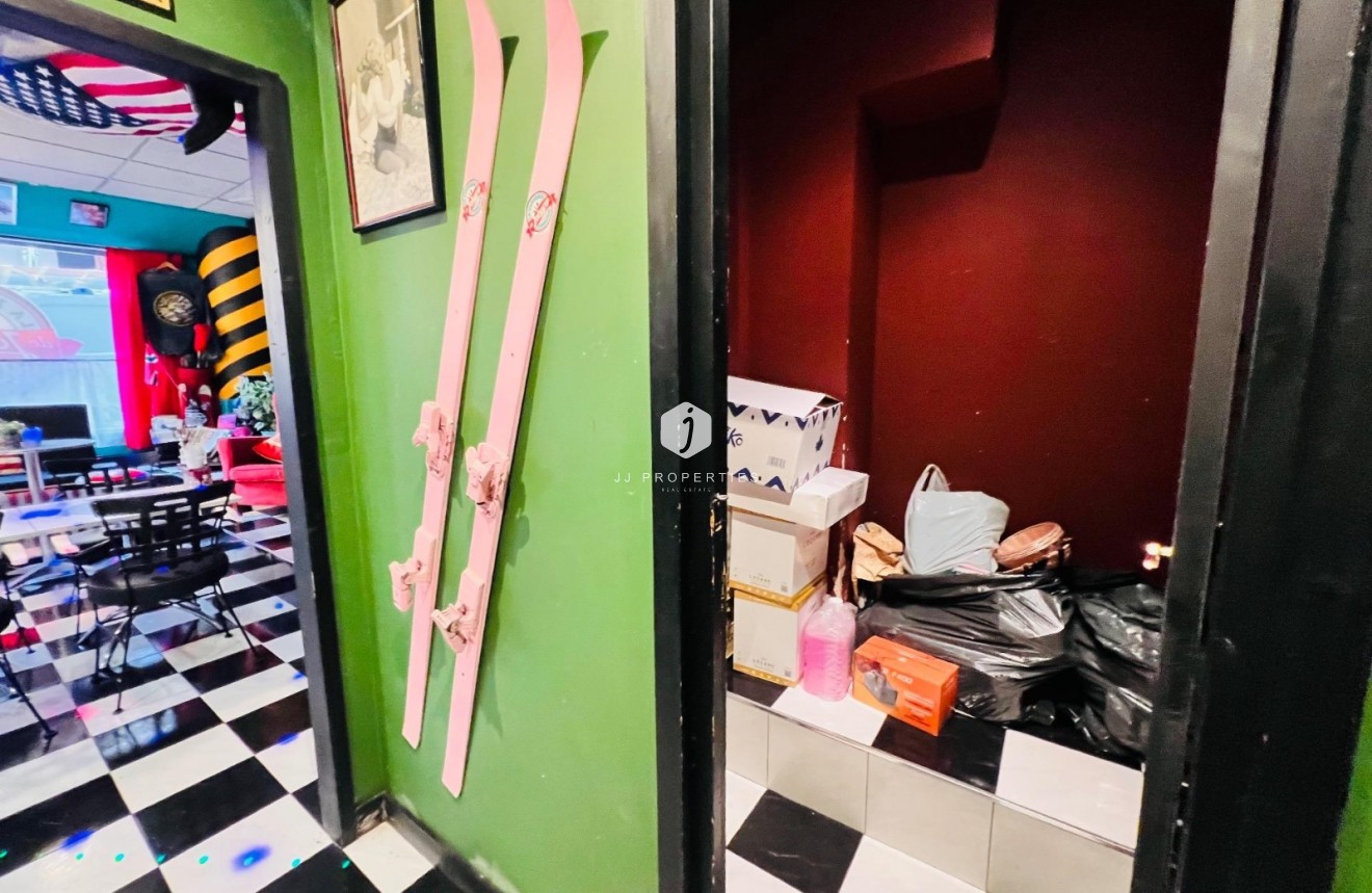 Resale - Commercial -
Torrevieja - Playa del cura