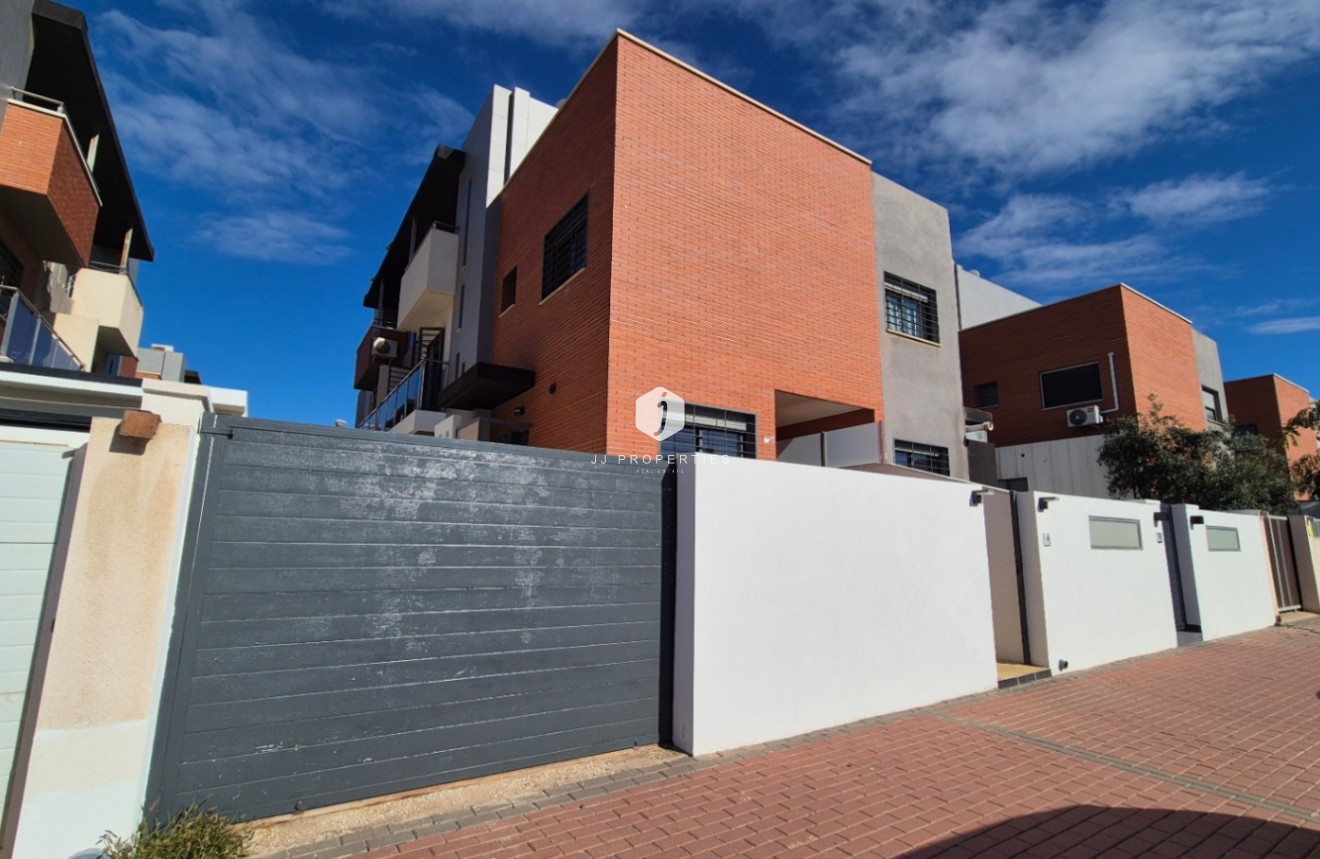 Resale - Duplex -
Torrevieja - Costa Blanca