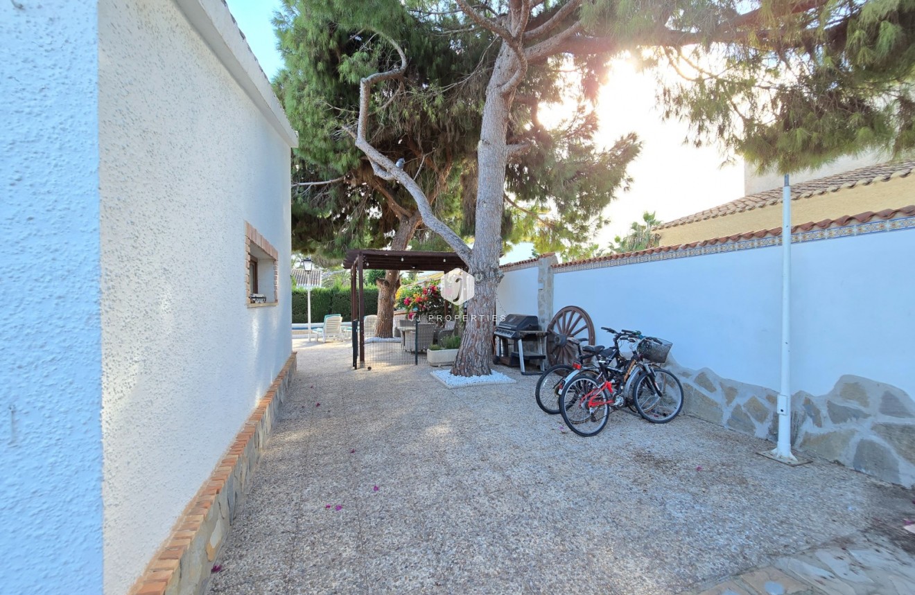 Resale - Villa -
Orihuela Costa - Costa Blanca