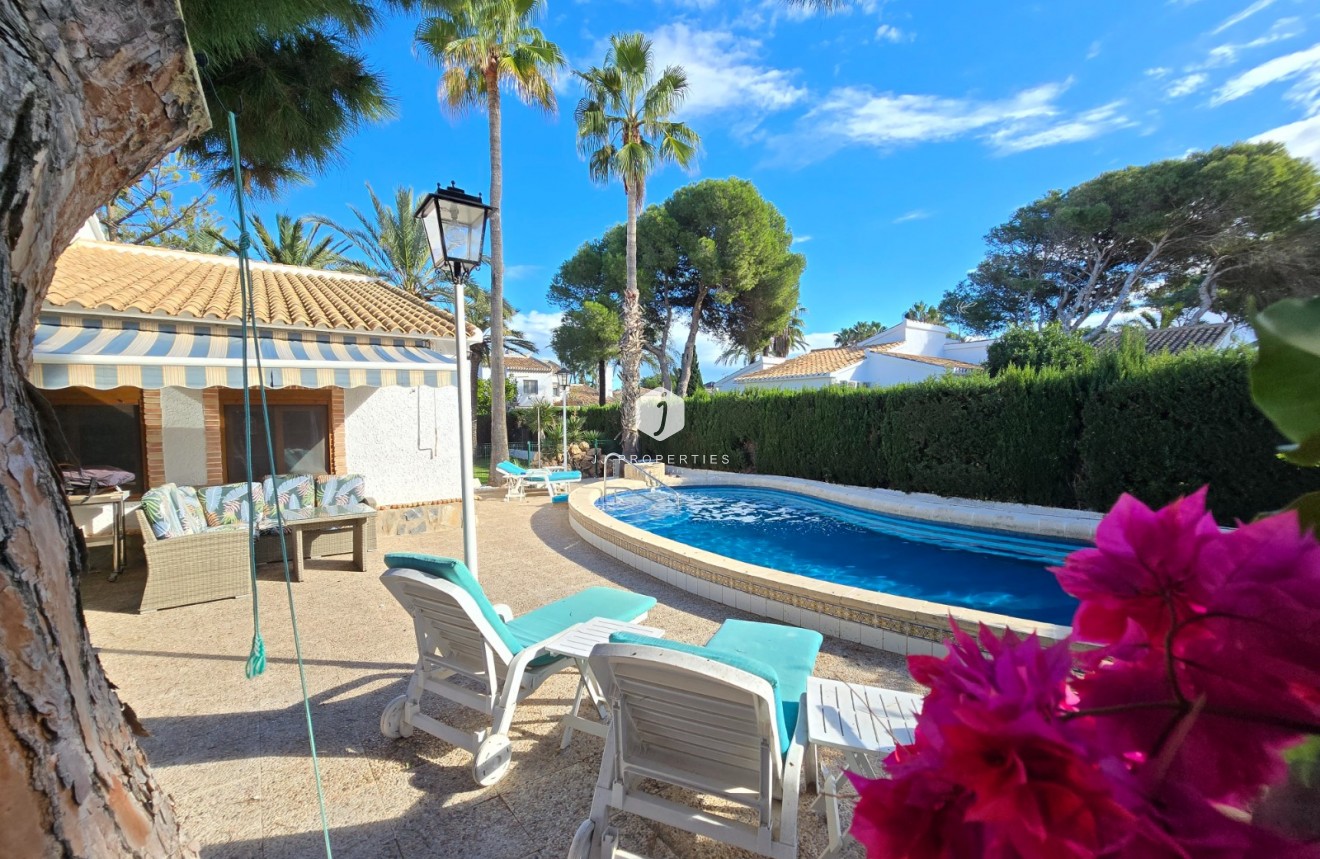 Resale - Villa -
Orihuela Costa - Costa Blanca