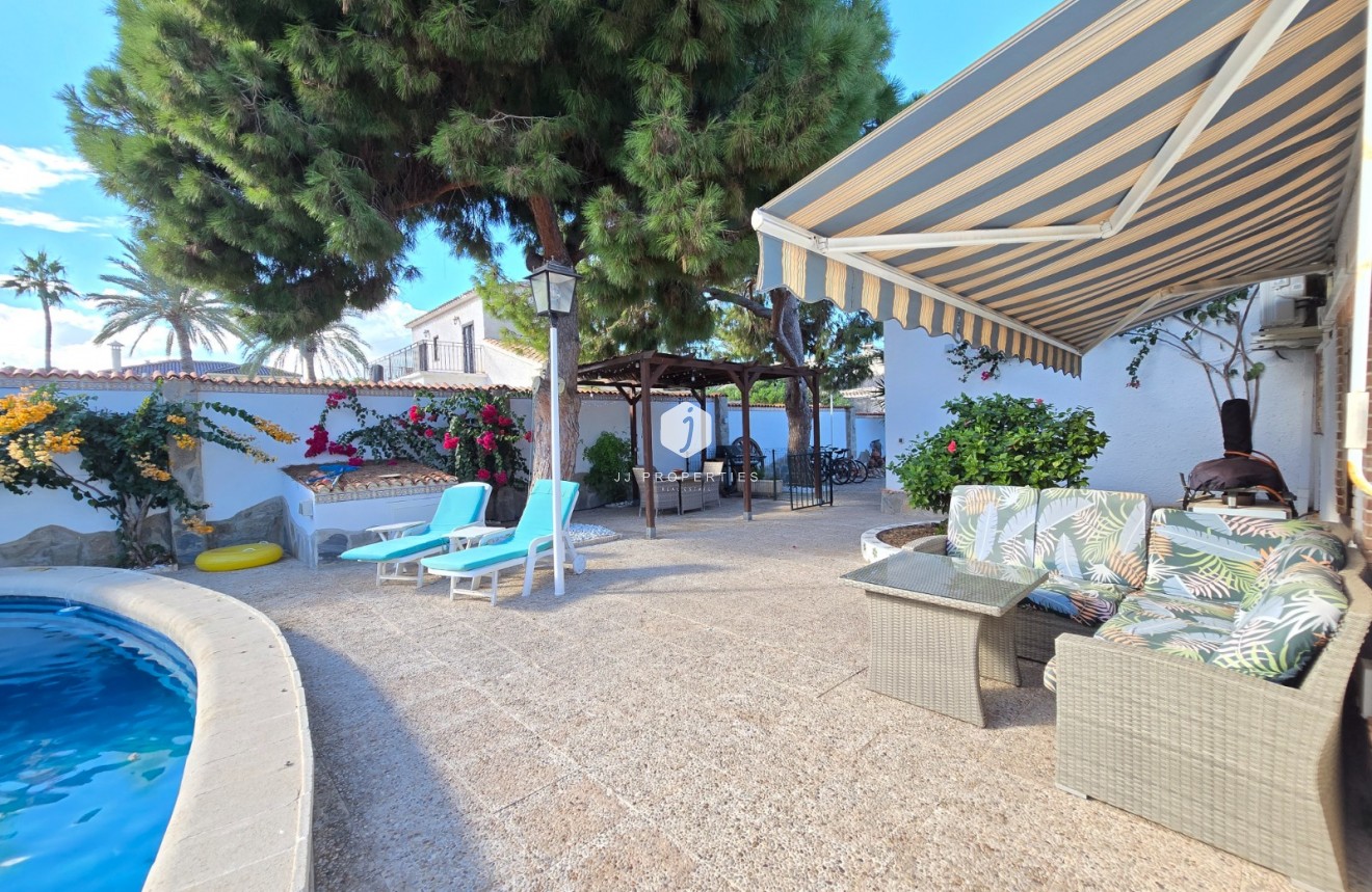 Resale - Villa -
Orihuela Costa - Costa Blanca