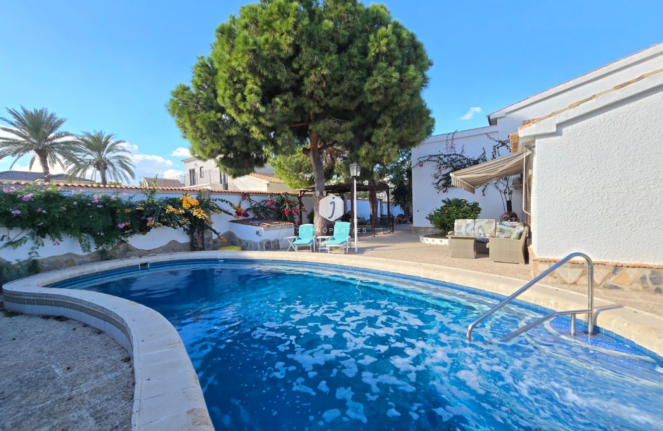 Resale - Villa -
Orihuela Costa - Costa Blanca