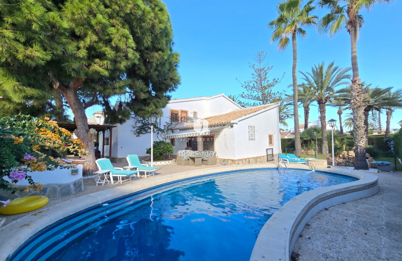 Resale - Villa -
Orihuela Costa - Costa Blanca