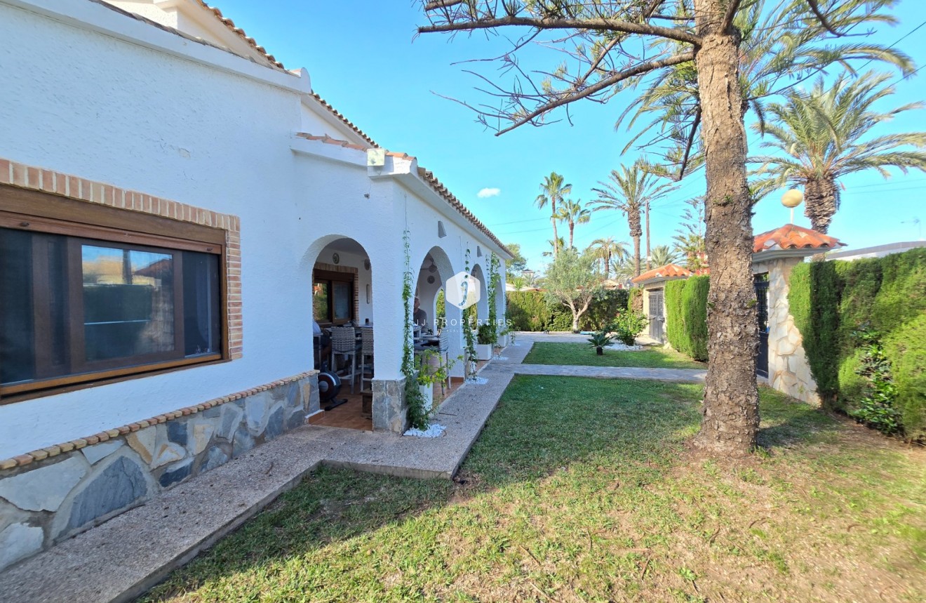 Resale - Villa -
Orihuela Costa - Costa Blanca