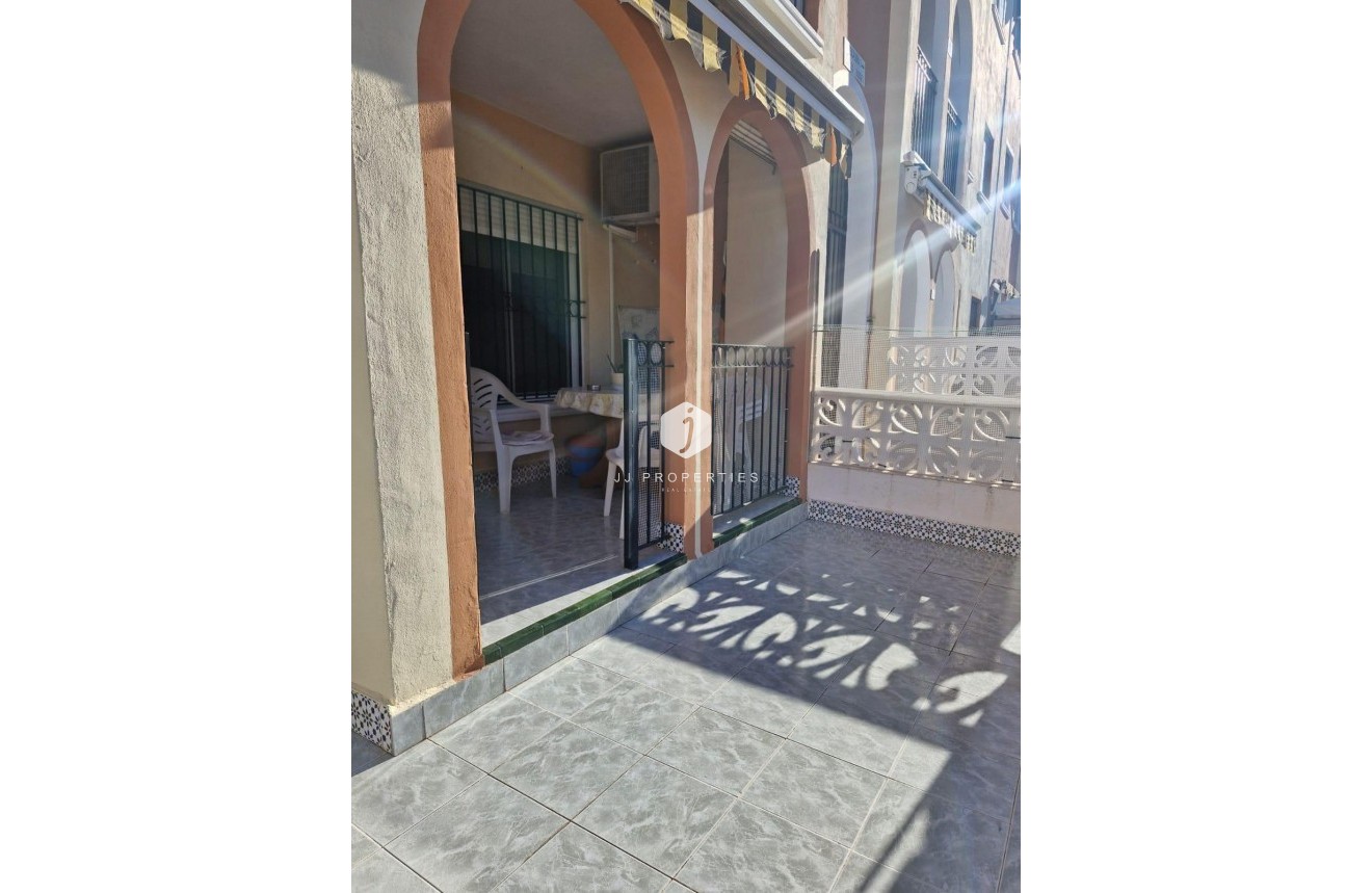 Tweedehands - Bungalow -
Torrevieja - Playa de los Naufragos