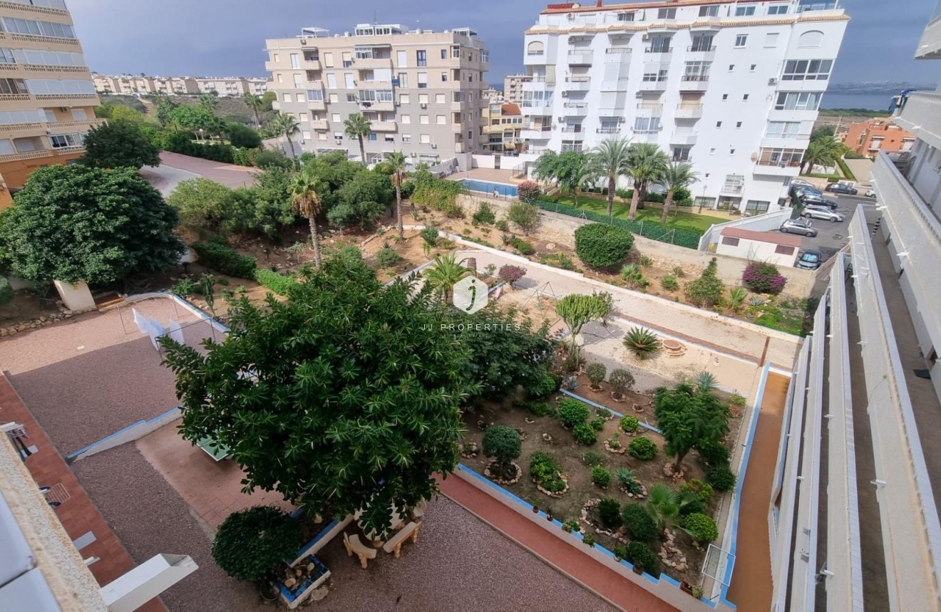 Resale - Apartment / flat -
Torrevieja - Torreblanca