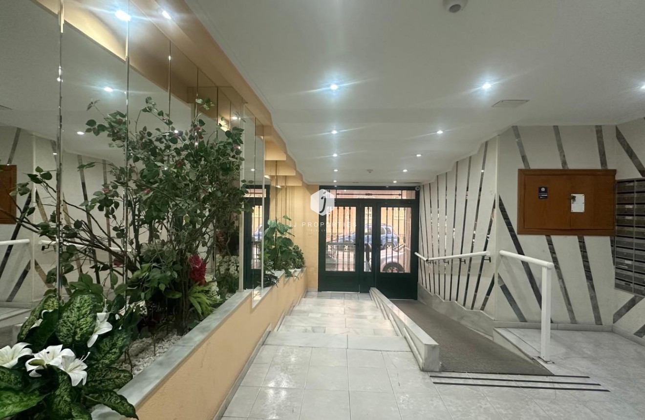 Resale - Apartment / flat -
Torrevieja - Acequion