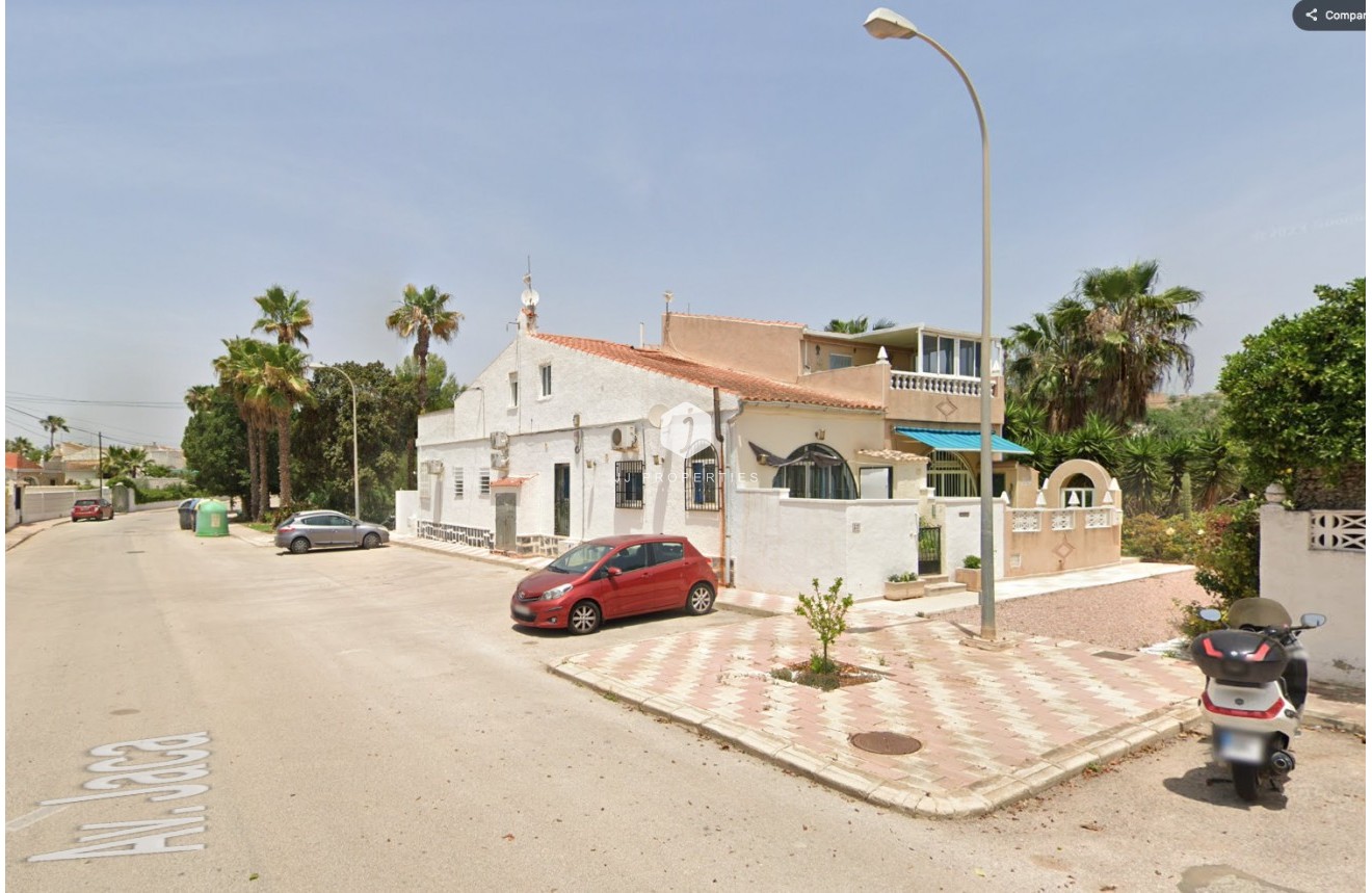 Resale - Chalet -
Torrevieja - Costa Blanca