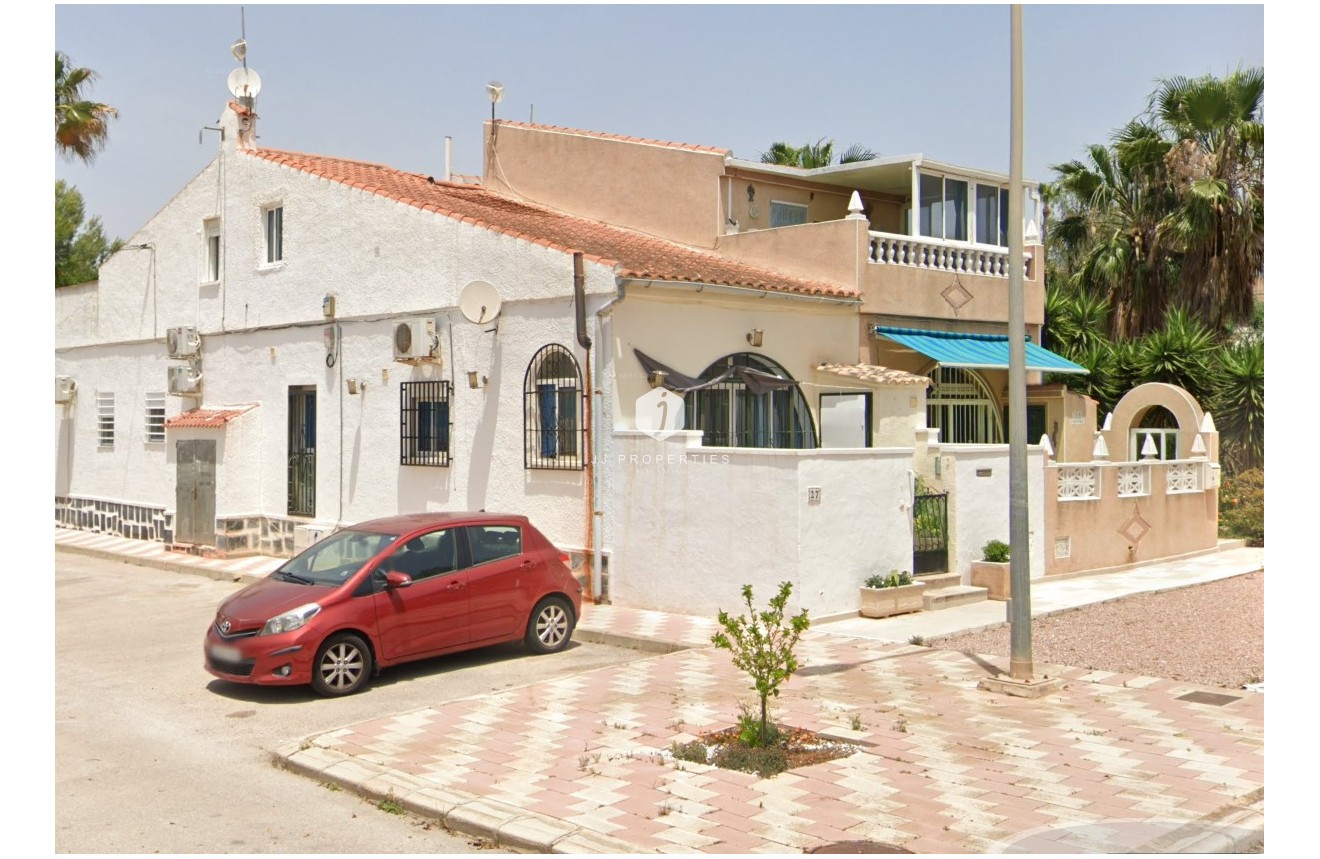 Resale - Chalet -
Torrevieja - Costa Blanca