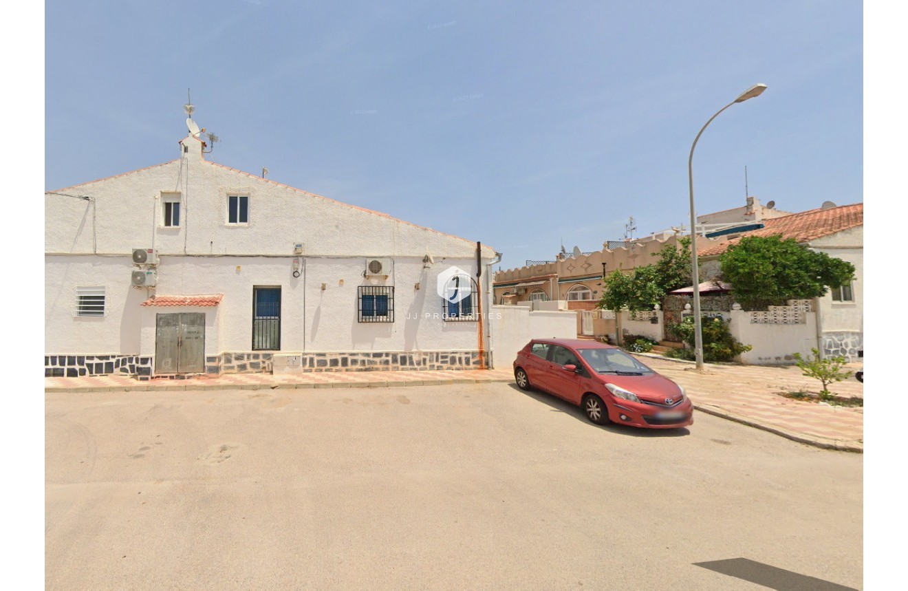 Resale - Chalet -
Torrevieja - Costa Blanca