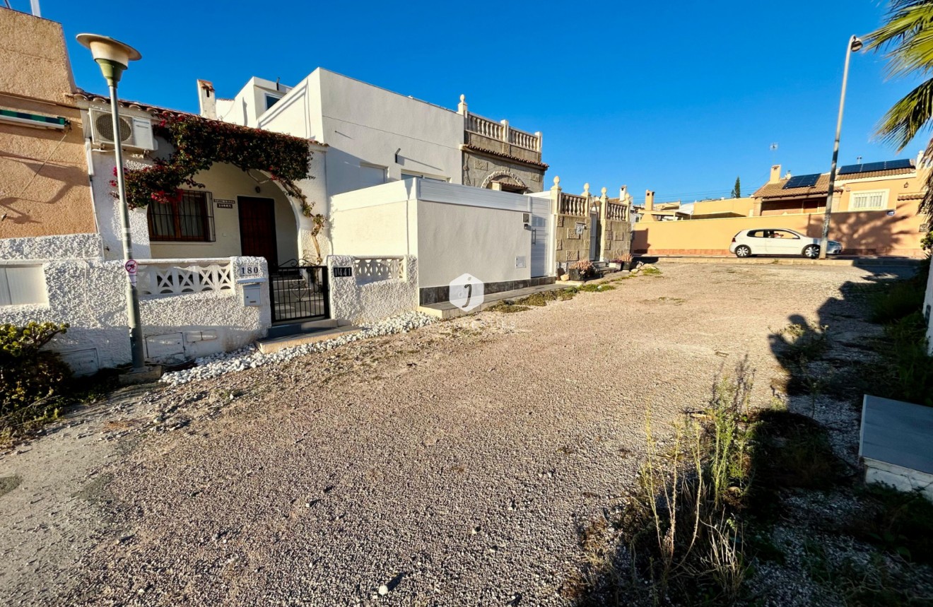 Tweedehands - Chalet -
Torrevieja - Costa Blanca