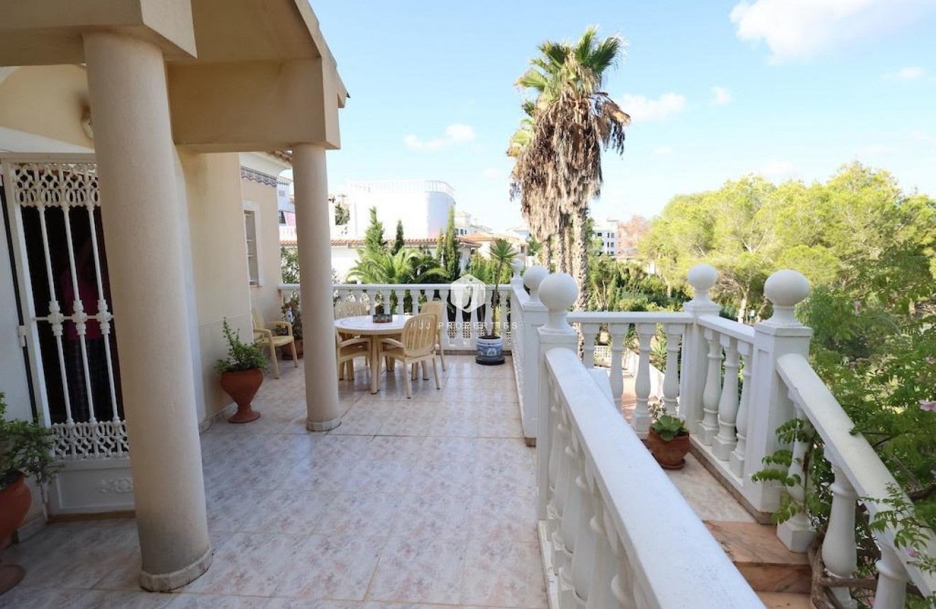 Resale - Villa -
Orihuela Costa - Costa Blanca