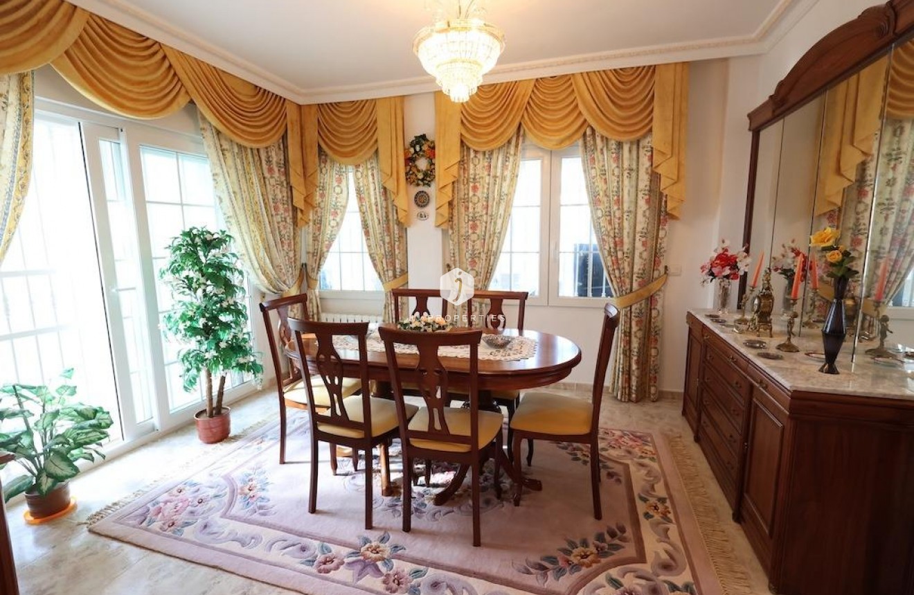 Resale - Villa -
Orihuela Costa - Costa Blanca