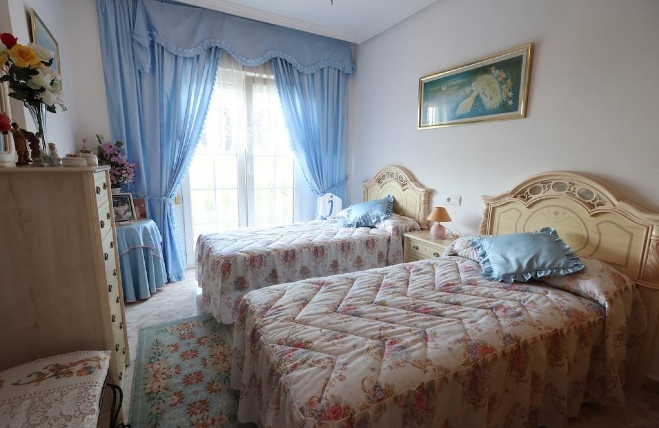 Resale - Villa -
Orihuela Costa - Costa Blanca