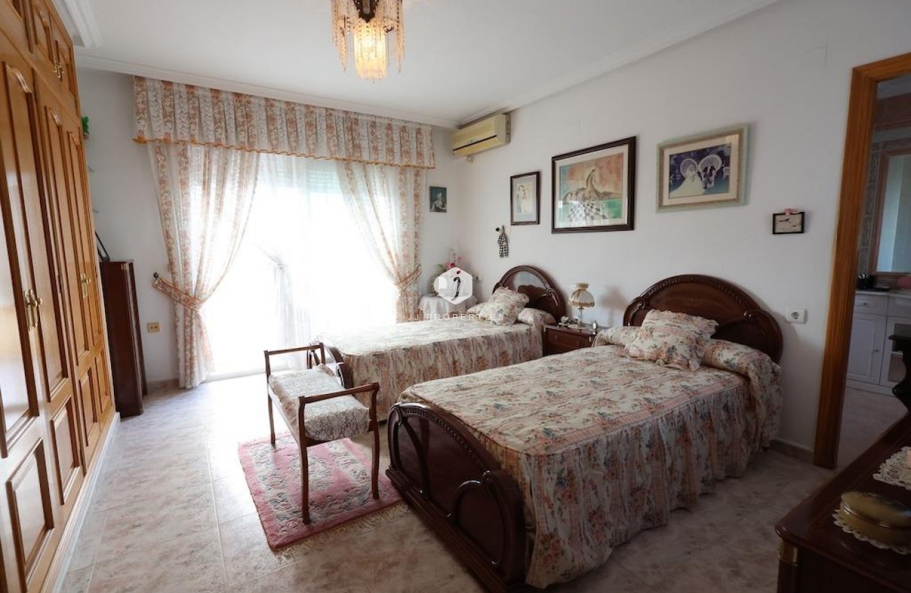 Resale - Villa -
Orihuela Costa - Costa Blanca