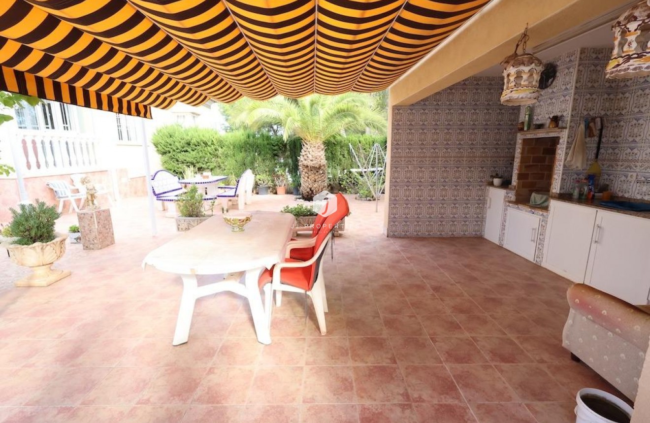Resale - Villa -
Orihuela Costa - Costa Blanca
