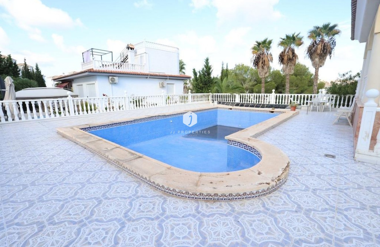 Resale - Villa -
Orihuela Costa - Costa Blanca